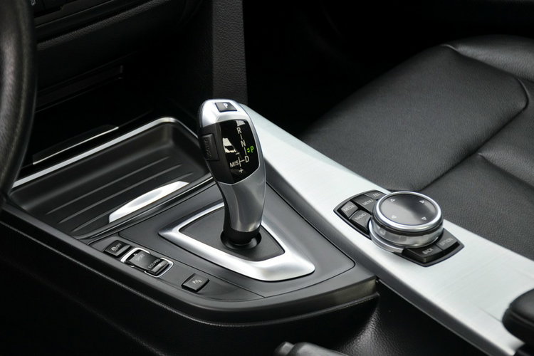 BMW 335 3.0d(313KM) xDrive Led Xenon Navi Head Up Skóry Szyber 2xPdc Alu17"ASO zdjęcie 35