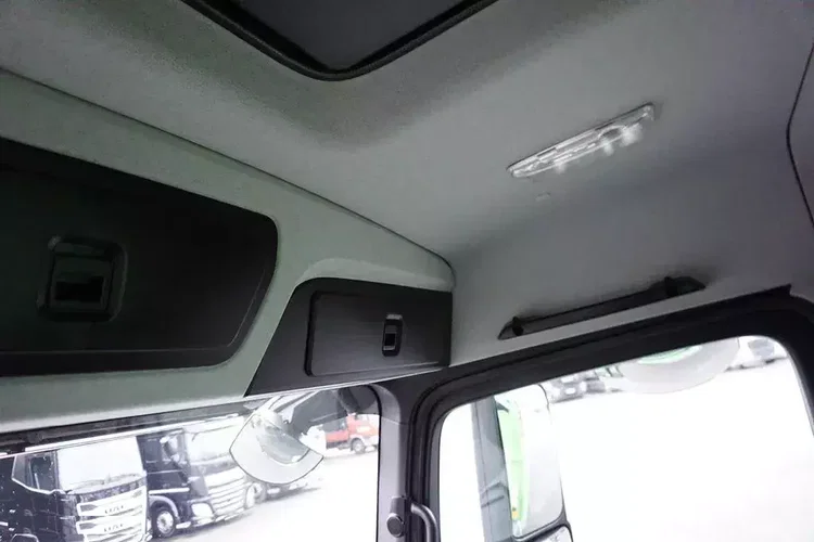 Mercedes AROCS / 3240 / 8 X 4 / TRIDEM / SKRZYNIOWY + HDS / HIAB 262 E – 7 / WYS. 19 M zdjęcie 23