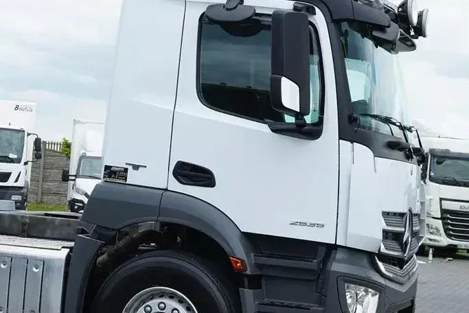 Mercedes / ANTOS / 2535 / ACC / E 6 / BDF + WINDA / 7.15 , 7.45, 7.82 M / OŚ SKRĘTNA zdjęcie 23