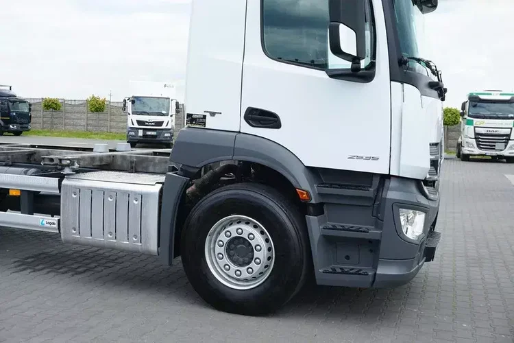Mercedes / ANTOS / 2535 / ACC / E 6 / BDF + WINDA / 7.15 , 7.45, 7.82 M / OŚ SKRĘTNA zdjęcie 25