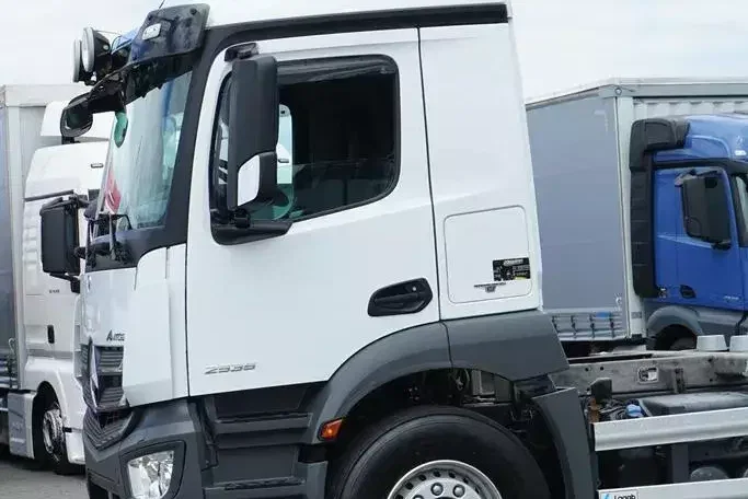 Mercedes / ANTOS / 2535 / ACC / E 6 / BDF + WINDA / 7.15 , 7.45, 7.82 M / OŚ SKRĘTNA zdjęcie 32