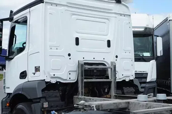 Mercedes / ANTOS / 2535 / ACC / E 6 / BDF + WINDA / 7.15 , 7.45, 7.82 M / OŚ SKRĘTNA zdjęcie 38