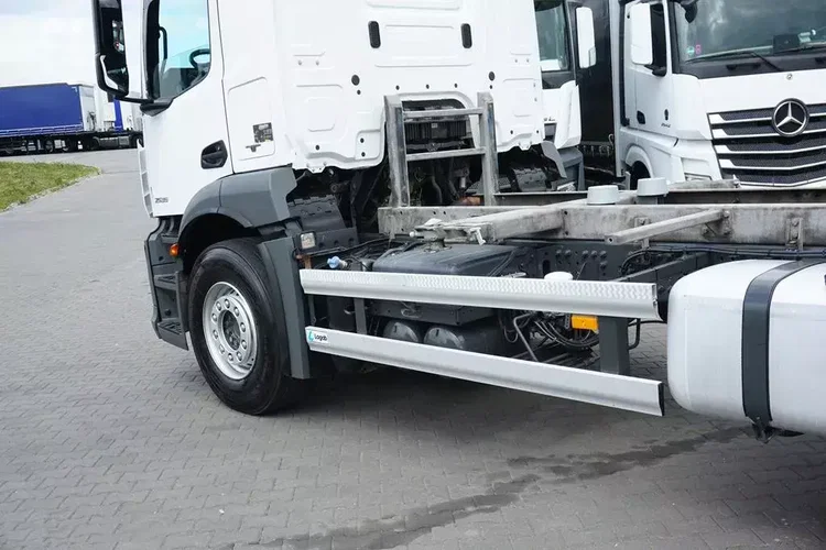 Mercedes / ANTOS / 2535 / ACC / E 6 / BDF + WINDA / 7.15 , 7.45, 7.82 M / OŚ SKRĘTNA zdjęcie 39