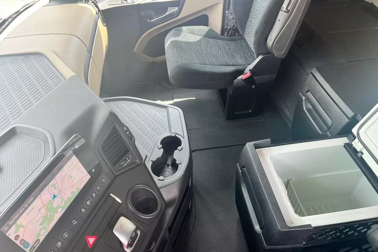 Mercedes 2545 BIGSPACE zdjęcie 32