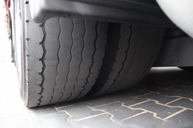 Mercedes -BENZ ACTROS 2548 / 6x2 / KLIMA POSTOJOWA / BIG SPACE / OŚ PODNOSZONA / PO ZŁOTYM KONTRAKCIE SERWISOWYM zdjęcie 16