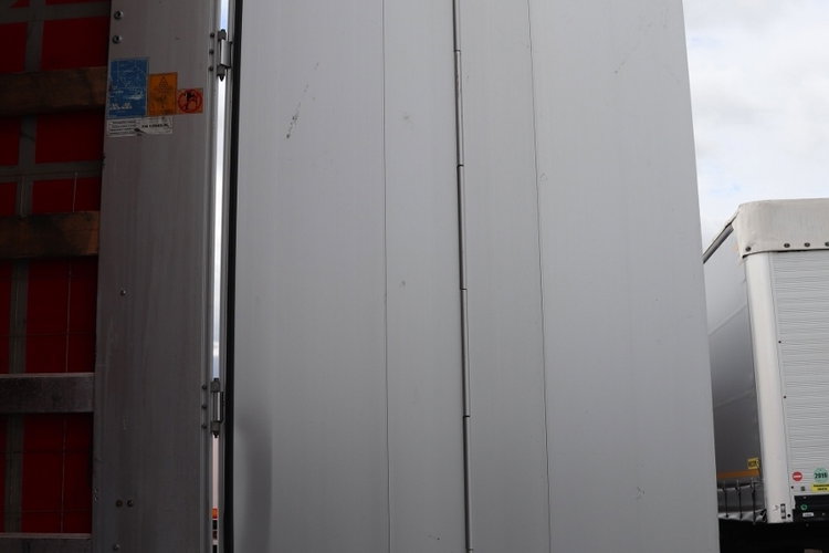 Mercedes -BENZ ACTROS 2548 / 6x2 / KLIMA POSTOJOWA / BIG SPACE / OŚ PODNOSZONA / PO ZŁOTYM KONTRAKCIE SERWISOWYM zdjęcie 24