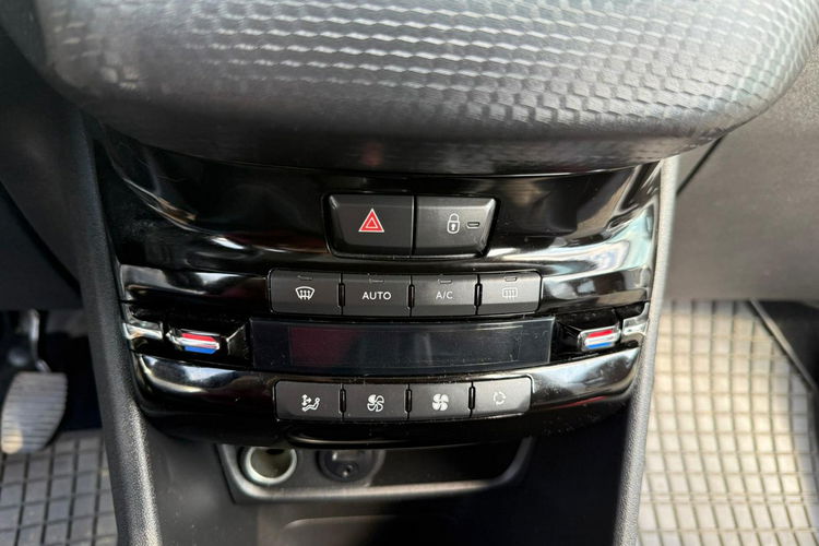 Peugeot 2008 Klimatronic, navi, dach panoramiczny, gwarancja zdjęcie 24