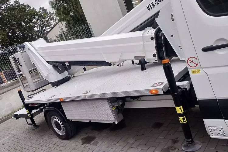 Mercedes Sprinter Zwyżka Podnośnik Koszowy VERSALIFT VTX-240 UDT zdjęcie 4