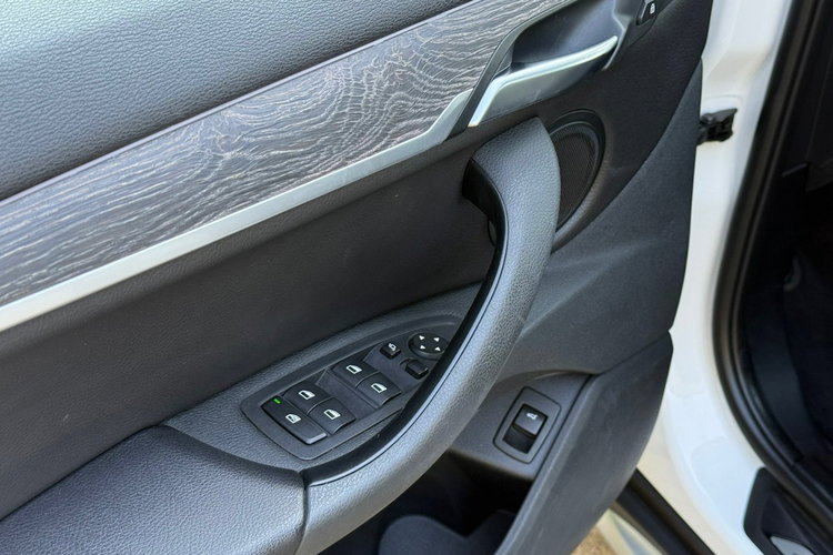 BMW X1 2.0 Executive zdjęcie 23