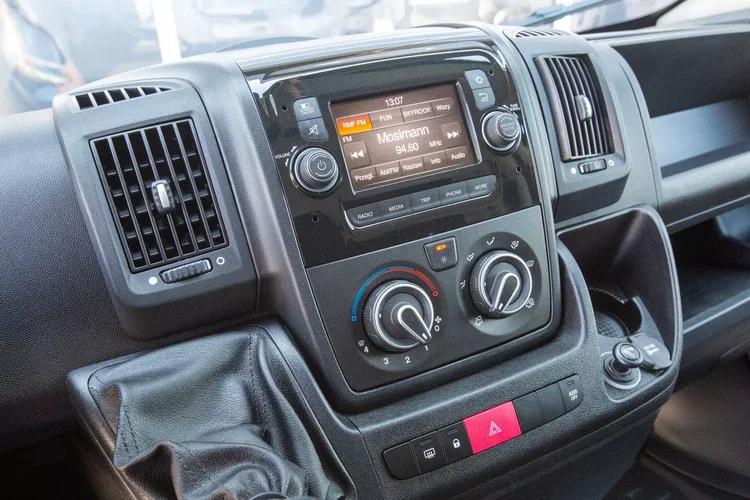 Peugeot Boxer L2H2 ŚREDNI 2.2 BlueHDI PREMIUM zdjęcie 29