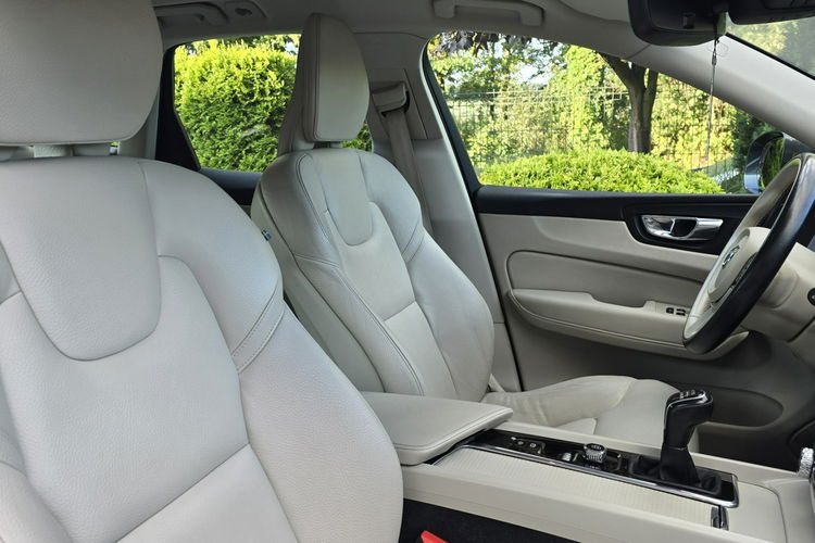 Volvo XC 60 D3 Momentum Pro / Bezwypadkowy / zdjęcie 11