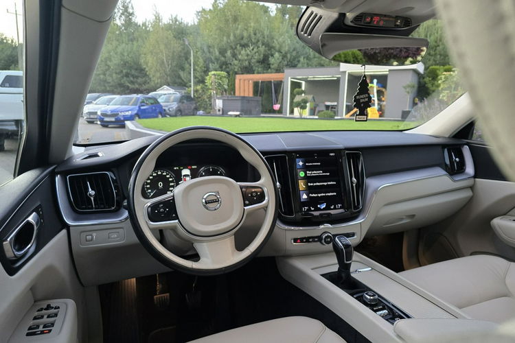 Volvo XC 60 D3 Momentum Pro / Bezwypadkowy / zdjęcie 12