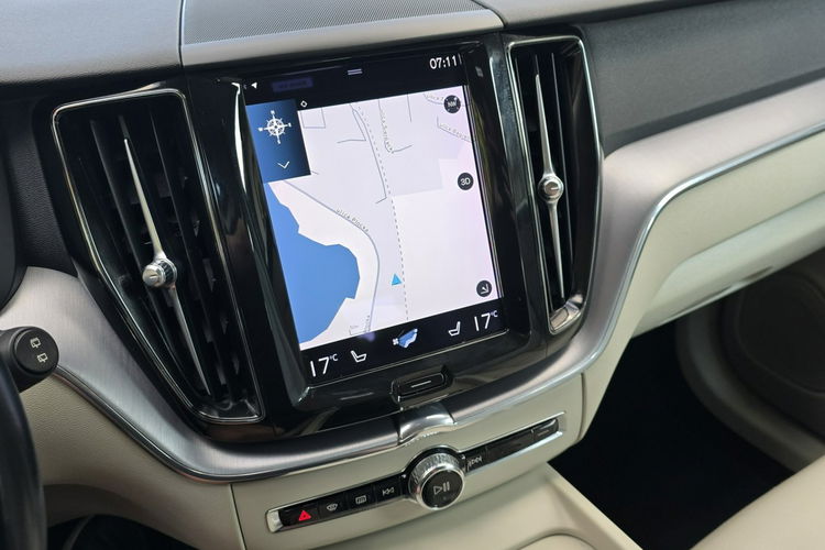 Volvo XC 60 D3 Momentum Pro / Bezwypadkowy / zdjęcie 14