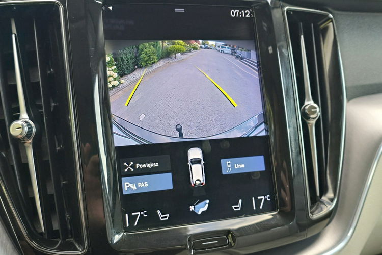 Volvo XC 60 D3 Momentum Pro / Bezwypadkowy / zdjęcie 15