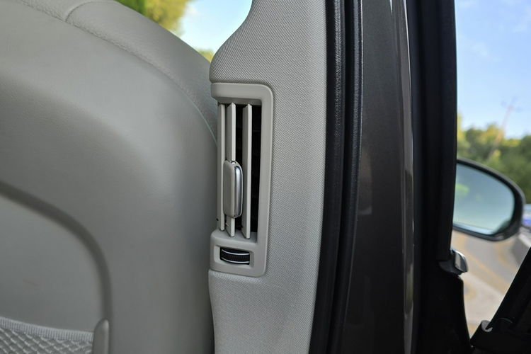 Volvo XC 60 D3 Momentum Pro / Bezwypadkowy / zdjęcie 23