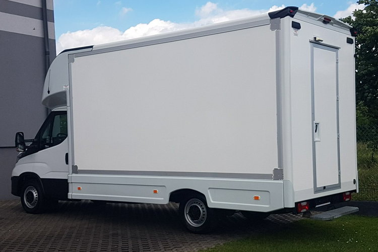 Iveco Daily KONTENER NISKOPODŁOGOWY 4.43x2.23x2.42 SKLEP BAR FOODTRUCK KAMPER AC zdjęcie 3