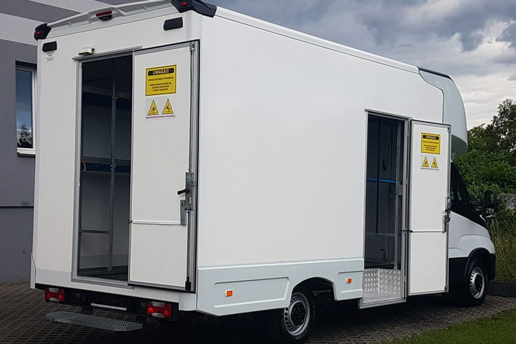 Iveco Daily KONTENER NISKOPODŁOGOWY 4.43x2.23x2.42 SKLEP BAR FOODTRUCK KAMPER AC zdjęcie 34