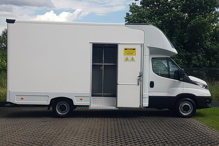 Iveco Daily KONTENER NISKOPODŁOGOWY 4.43x2.23x2.42 SKLEP BAR FOODTRUCK KAMPER AC zdjęcie 35
