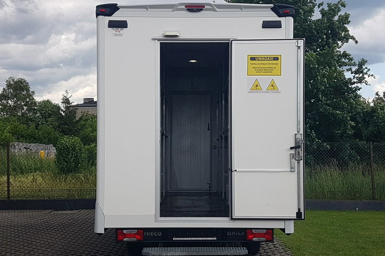 Iveco Daily KONTENER NISKOPODŁOGOWY 4.43x2.23x2.42 SKLEP BAR FOODTRUCK KAMPER AC zdjęcie 5
