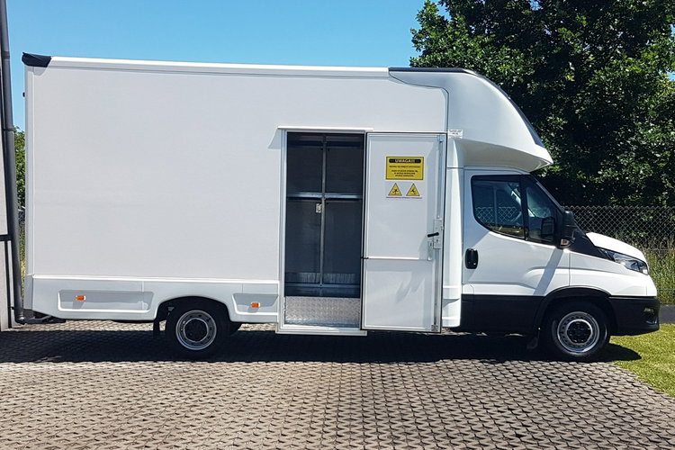 Iveco Daily KONTENER NISKOPODŁOGOWY 4.43x2.23x2.42 SKLEP BAR FOODTRUCK KAMPER AC zdjęcie 23