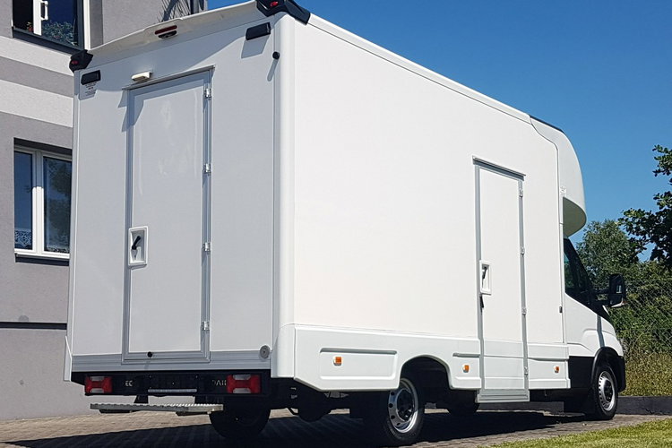 Iveco Daily KONTENER NISKOPODŁOGOWY 4.43x2.23x2.42 SKLEP BAR FOODTRUCK KAMPER AC zdjęcie 29