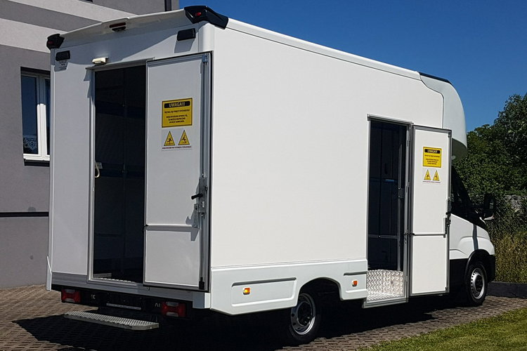 Iveco Daily KONTENER NISKOPODŁOGOWY 4.43x2.23x2.42 SKLEP BAR FOODTRUCK KAMPER AC zdjęcie 31
