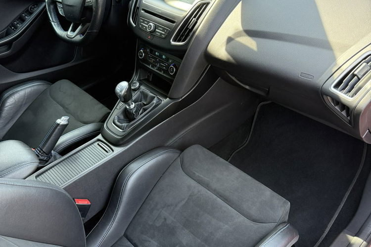 Ford Focus RS 350 KM 4X4 Kubełki recaro Stan PETARDA Nowe Hamulce szwajcar zdjęcie 17