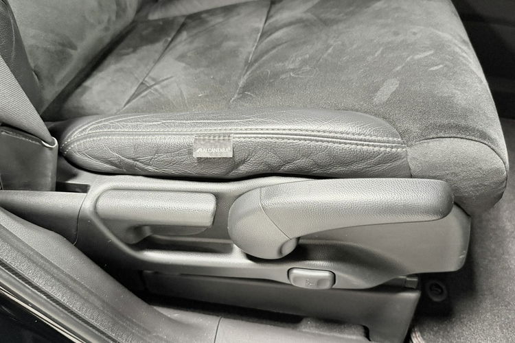 Honda CR-V 2.0i-VTEC 155KM Executive 4WD Navi Bi-Xenon Kamera Hak zdjęcie 24