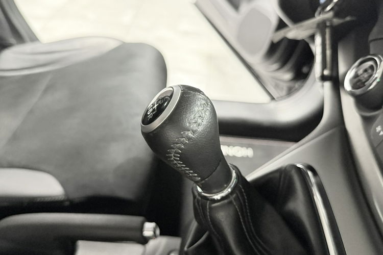 Honda CR-V 2.0i-VTEC 155KM Executive 4WD Navi Bi-Xenon Kamera Hak zdjęcie 31