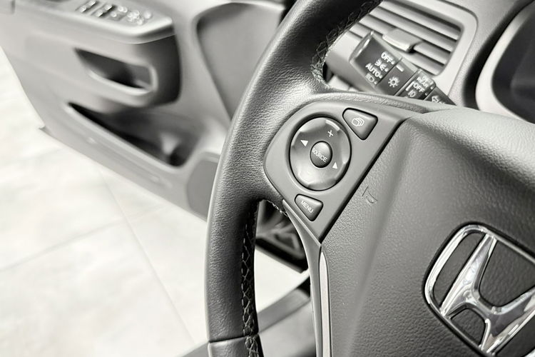 Honda CR-V 2.0i-VTEC 155KM Executive 4WD Navi Bi-Xenon Kamera Hak zdjęcie 36