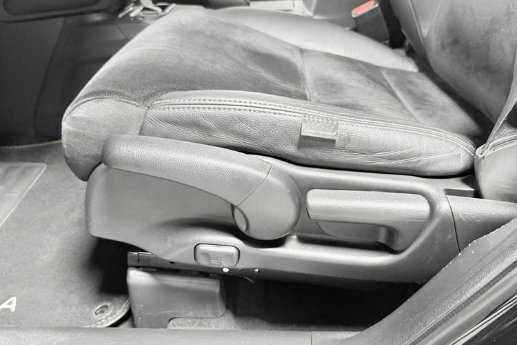 Honda CR-V 2.0i-VTEC 155KM Executive 4WD Navi Bi-Xenon Kamera Hak zdjęcie 45