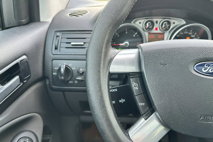 Ford Kuga TITANIUM 4x4 zdjęcie 17