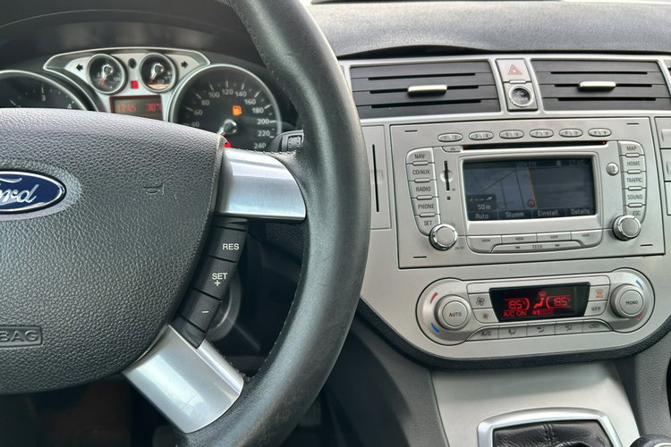 Ford Kuga TITANIUM 4x4 zdjęcie 18