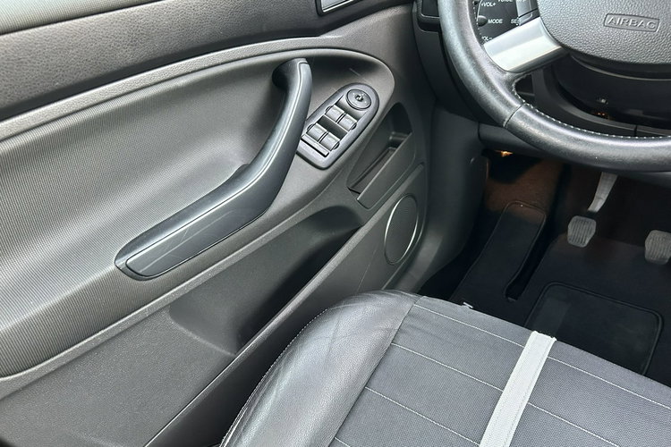 Ford Kuga TITANIUM 4x4 zdjęcie 19