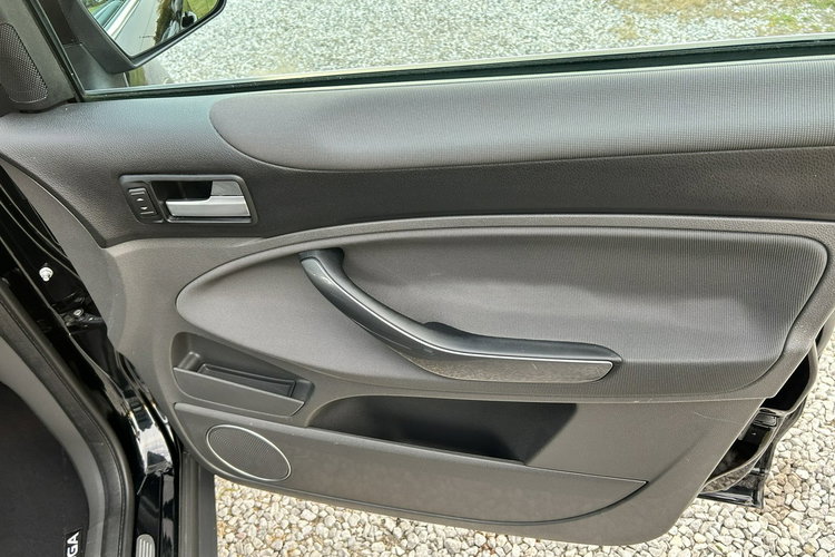 Ford Kuga TITANIUM 4x4 zdjęcie 24