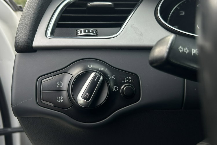 Audi A4 2.0 TDI Sedan Manual S-Line wew. - Biały zdjęcie 15