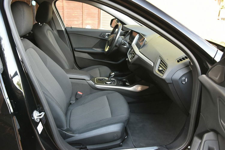 BMW 118 F40 118i 140KM Automat 2022r. Virtual FullLED NAVi el klapa pakietZIMA zdjęcie 12