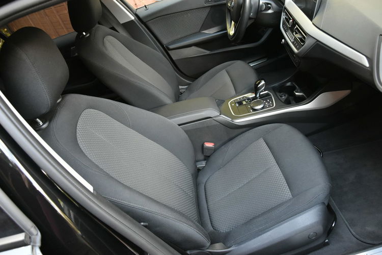 BMW 118 F40 118i 140KM Automat 2022r. Virtual FullLED NAVi el klapa pakietZIMA zdjęcie 25
