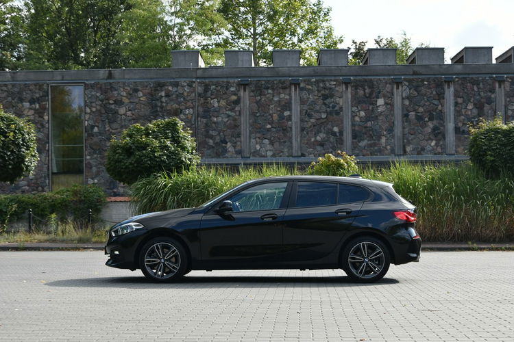 BMW 118 F40 118i 140KM Automat 2022r. Virtual FullLED NAVi el klapa pakietZIMA zdjęcie 4