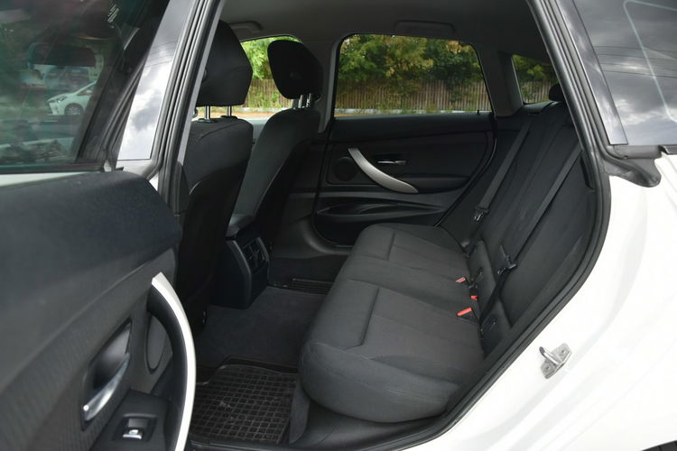 BMW 3GT 320d XDrive 190KM Automat 2018r. SALON FullLED NAVi POLECAM zdjęcie 17