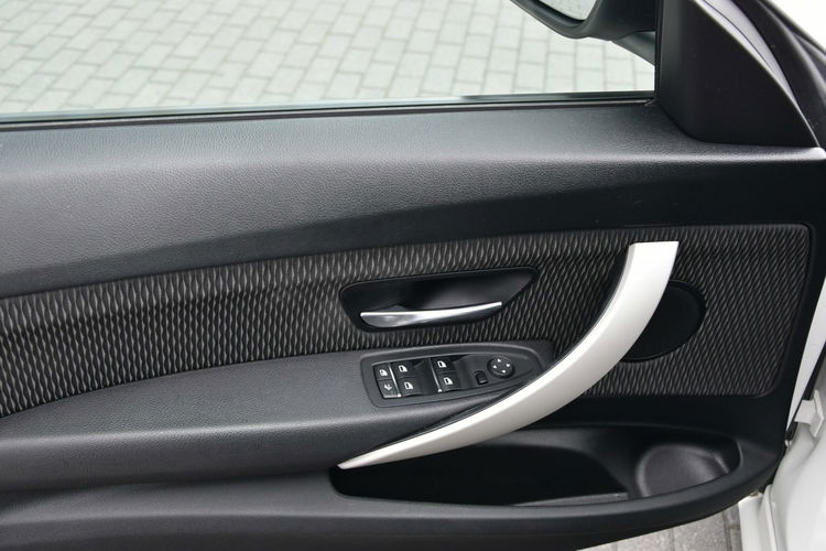 BMW 3GT 320d XDrive 190KM Automat 2018r. SALON FullLED NAVi POLECAM zdjęcie 27