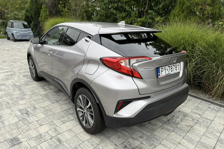 Toyota C-HR Hybryda niski przebieg oryginalny lakier zdjęcie 10