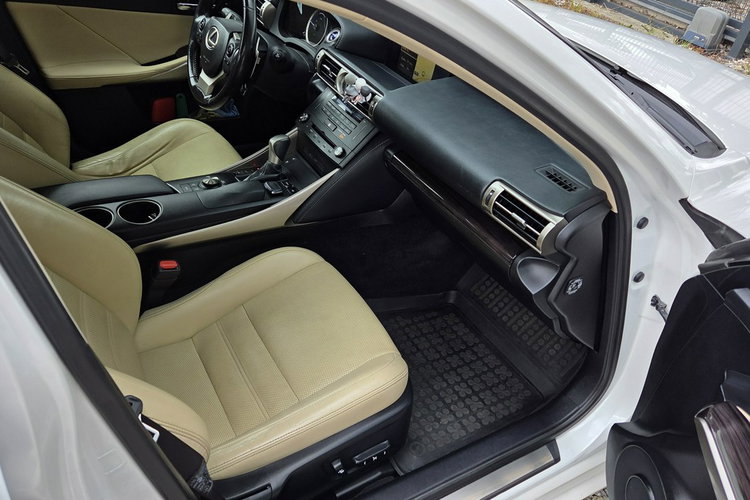 Lexus IS 2.5 Hybrid Hand Free PDC Jasna Skóra Kamera Ast. park Navi Serwis zdjęcie 15