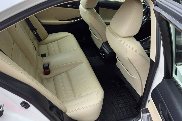 Lexus IS 2.5 Hybrid Hand Free PDC Jasna Skóra Kamera Ast. park Navi Serwis zdjęcie 16