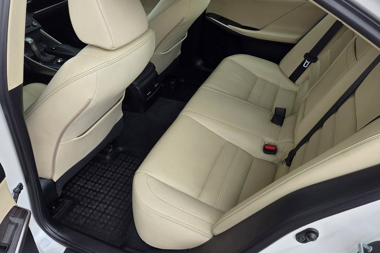 Lexus IS 2.5 Hybrid Hand Free PDC Jasna Skóra Kamera Ast. park Navi Serwis zdjęcie 17