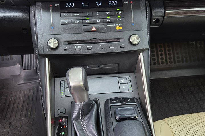 Lexus IS 2.5 Hybrid Hand Free PDC Jasna Skóra Kamera Ast. park Navi Serwis zdjęcie 21