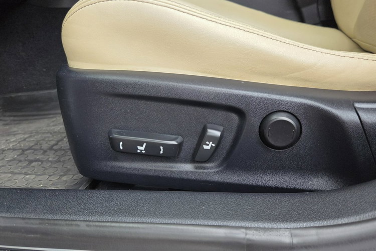 Lexus IS 2.5 Hybrid Hand Free PDC Jasna Skóra Kamera Ast. park Navi Serwis zdjęcie 28