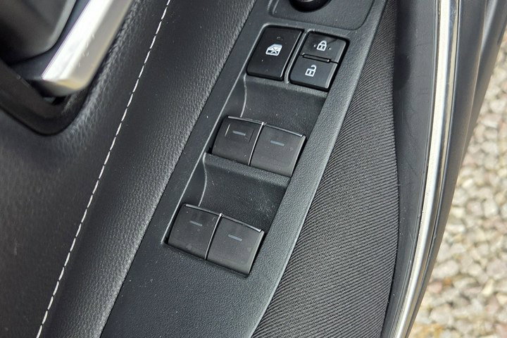 Toyota Corolla 1.8 HSD 122KM FV 23% 76 tyś km Ast. Pasa Kamera Grzane fotele zdjęcie 16