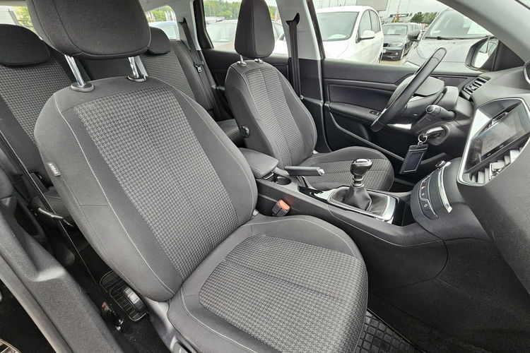 Peugeot 308 SW Model 2020 , nawigacja, czytanie znaków, kontrola pasa ruchu, led zdjęcie 10