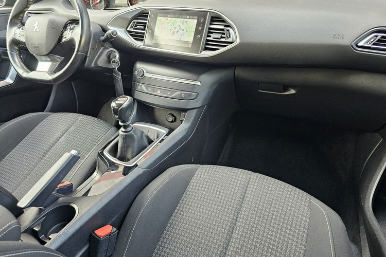Peugeot 308 SW Model 2020 , nawigacja, czytanie znaków, kontrola pasa ruchu, led zdjęcie 17